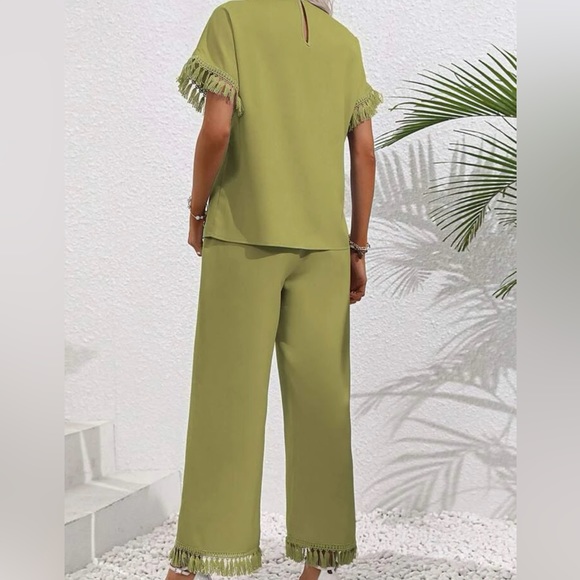 Cute, classy & a little sassy Lune Top and Pants - Picture 6 of 6